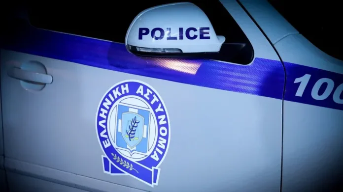 Συνελήφθησαν, σε περιοχή του Πύργου δυο άνδρες και δυο γυναίκες, διότι ρευματοδοτούσαν παράνομα τις οικίες τους.