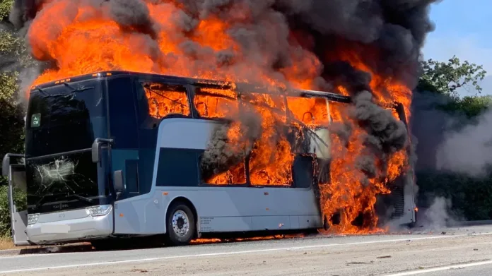 Λεωφορείο κάηκε στην Ιόνια οδό