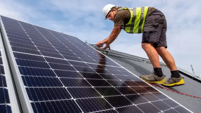 Φωτοβολταϊκά στη στέγη