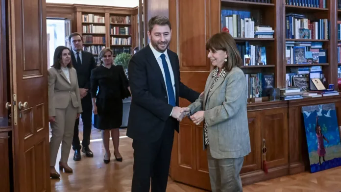 Ο Ανδρουλάκης επέστρεψε την διερευνητική εντολή