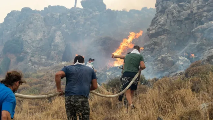 Εθελοντής πυροσβέστης στο νοσοκομείο