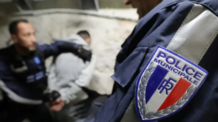 17χρονος έκοψε το λαιμό πολύτεκνης μητέρας