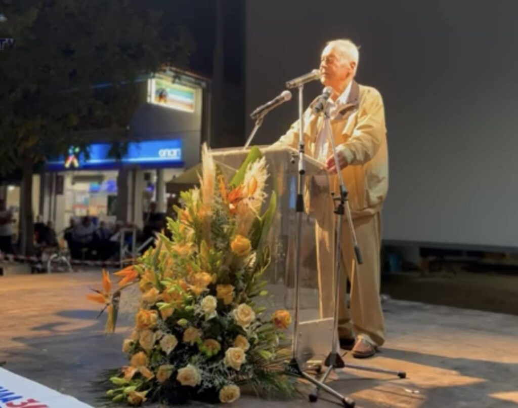 Ο Έλληνας ομογενής Κώστας Κουτρουμπής ο οποίος μίλησε για το ήθος, την αξιοπρέπεια και την επιτυχημένη επιχειρηματική πορεία του Ανδρέα Παπαδάκου