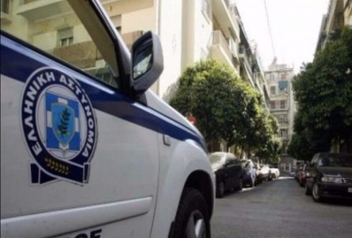 Νεκρή στο διαμέρισμά της σκεπασμένη με κουβέρτες