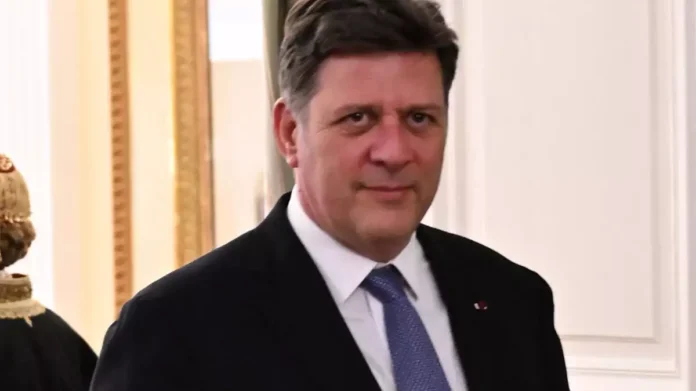 Ο Βαρβιτσιώτης παραιτήθηκε και αποχωρεί