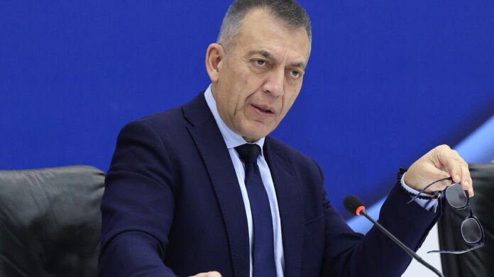 Η ρίψη κροτίδας τιμωρείται με εξάμηνη φυλάκιση