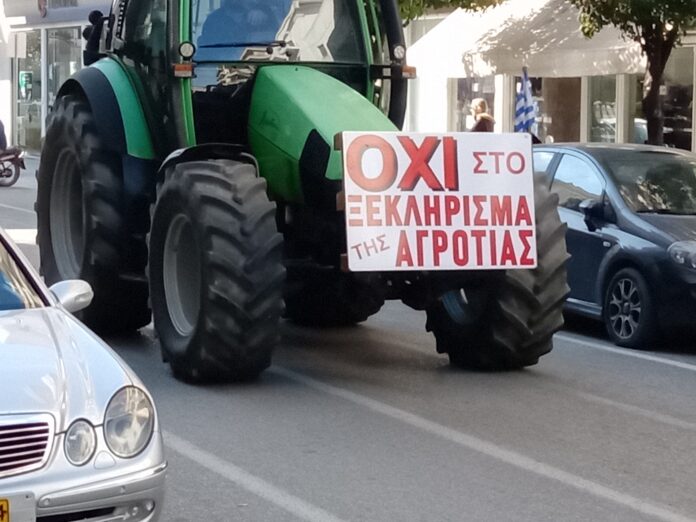 Στα μπλόκα οι αγρότες