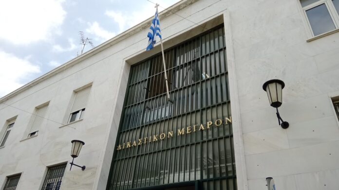 Ελεύθεροι όλοι οι κατηγορούμενοι για τις ψευδείς ιατρικές
