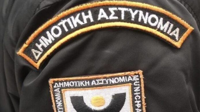 Ο Δήμος Ήλιδας στο πλευρό Δημοτικού Αστυνομικού που έπεσε θύμα επεισοδίου