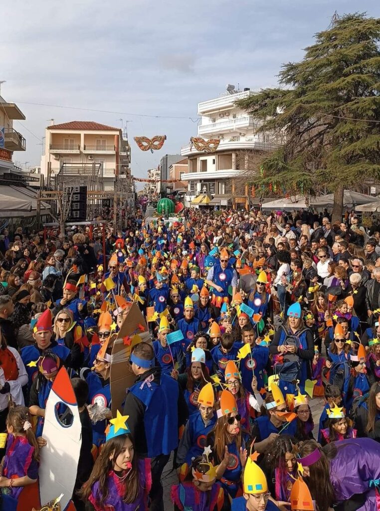 Πλήθος καρναβαλιστών κατέκλυσε την πόλη της Αμαλιάδας