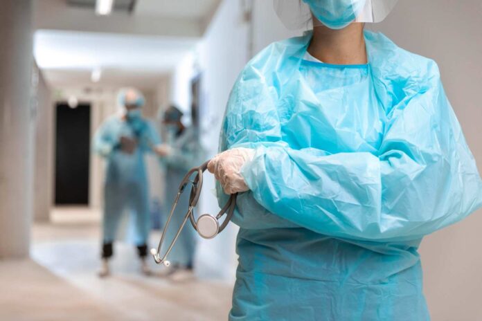 Στάση εργασίας καθώς αντιδρούν οι νοσοκομειακοί