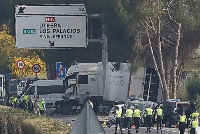 Φορτηγό στη Σεβίλλη έπεσε πάνω σε αστυνομικό