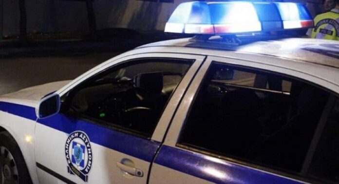 Έριξε πέτρα σε πόρτα ιερού ναού