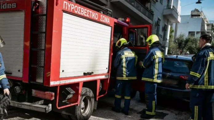 Φωτιά στη Βάρδα σε αποθήκη