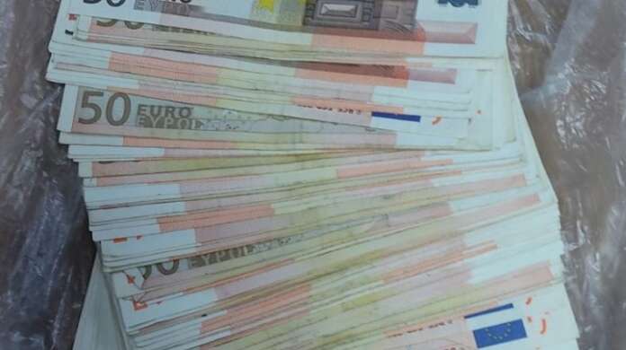 Αστυνομικοί εξιχνίασαν απάτη και επέστρεψαν 5.000 ευρώ σε ηλικιωμένη