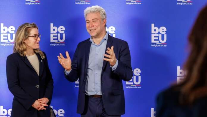 Καταρρέει η αυστριακή κυβέρνηση!
