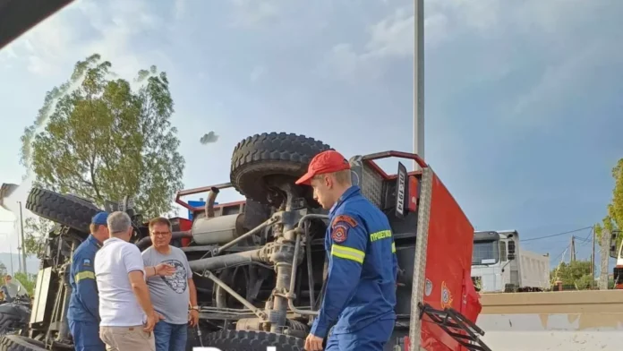 Αναποδογύρισε πυροσβεστικό όχημα