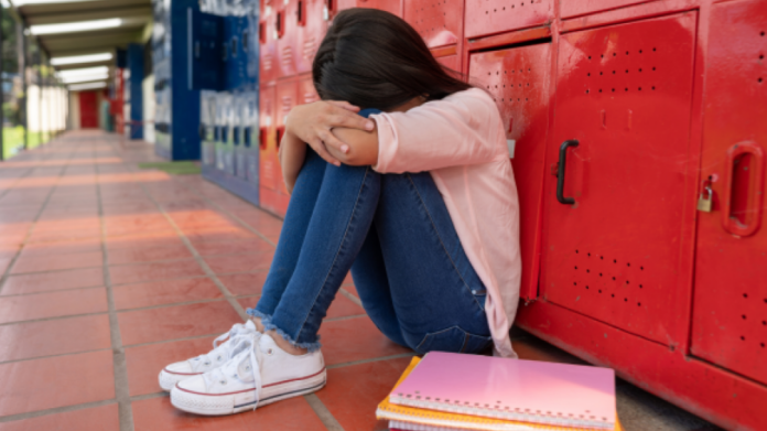 Επίθεση έξω από σχολείο σε δύο 16χρονες