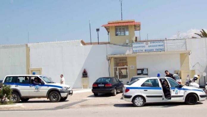 Πακιστανός βίασε Έλληνα συγκρατούμενό του στα ντους