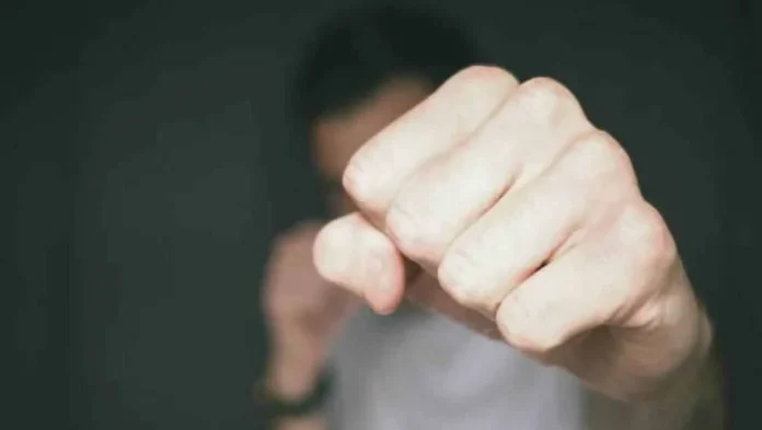 Ανήλικος κατήγγειλε ότι απειλήθηκε με μαχαίρι στα Λεχαινά