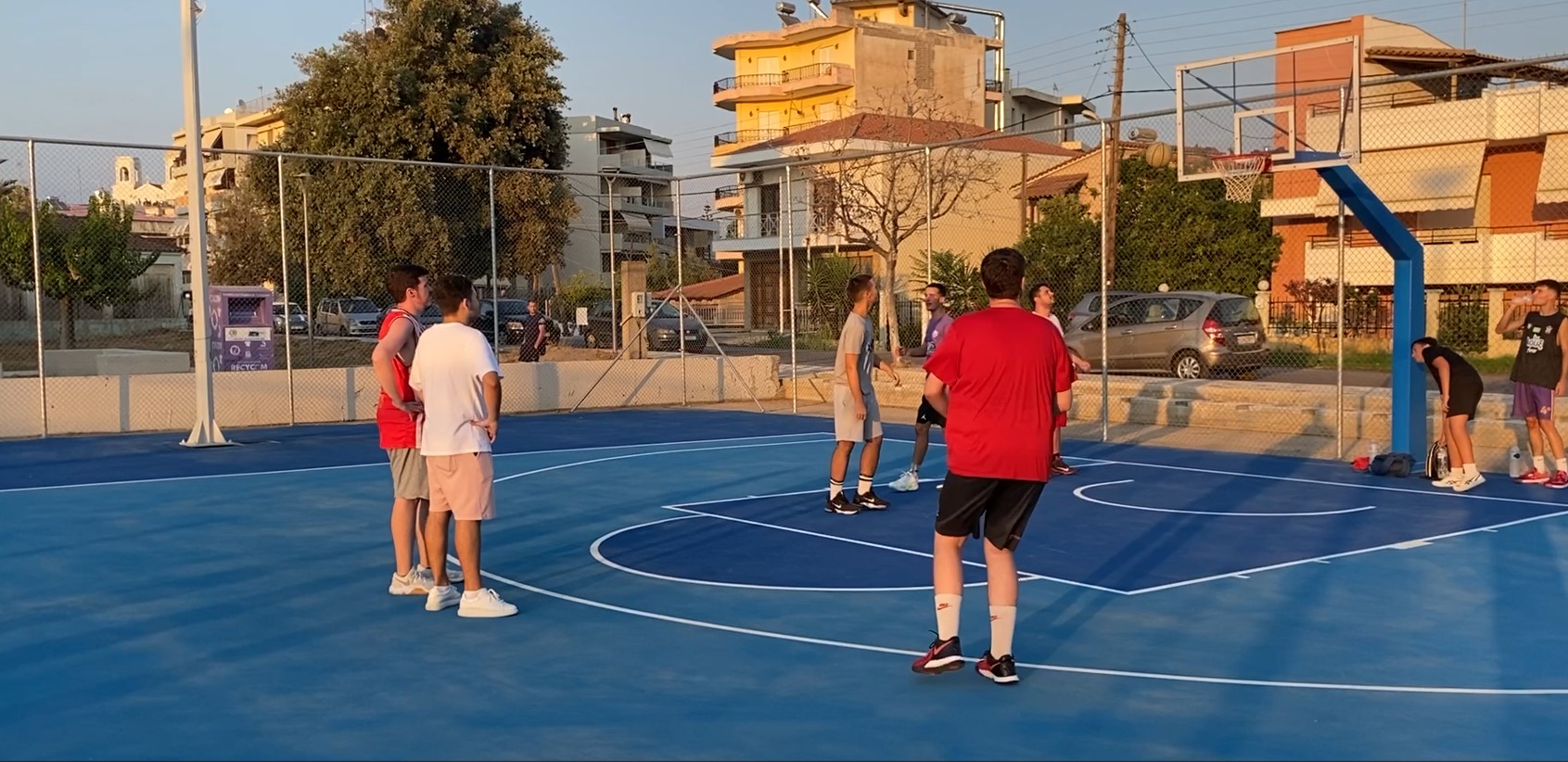 Γήπεδα μπάσκετ και τένις στην Αγία Βαρβάρα