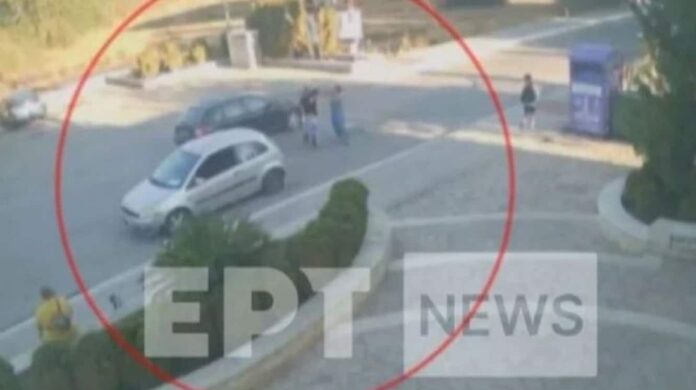 Άνδρας χτυπά την πρώην σύζυγό του