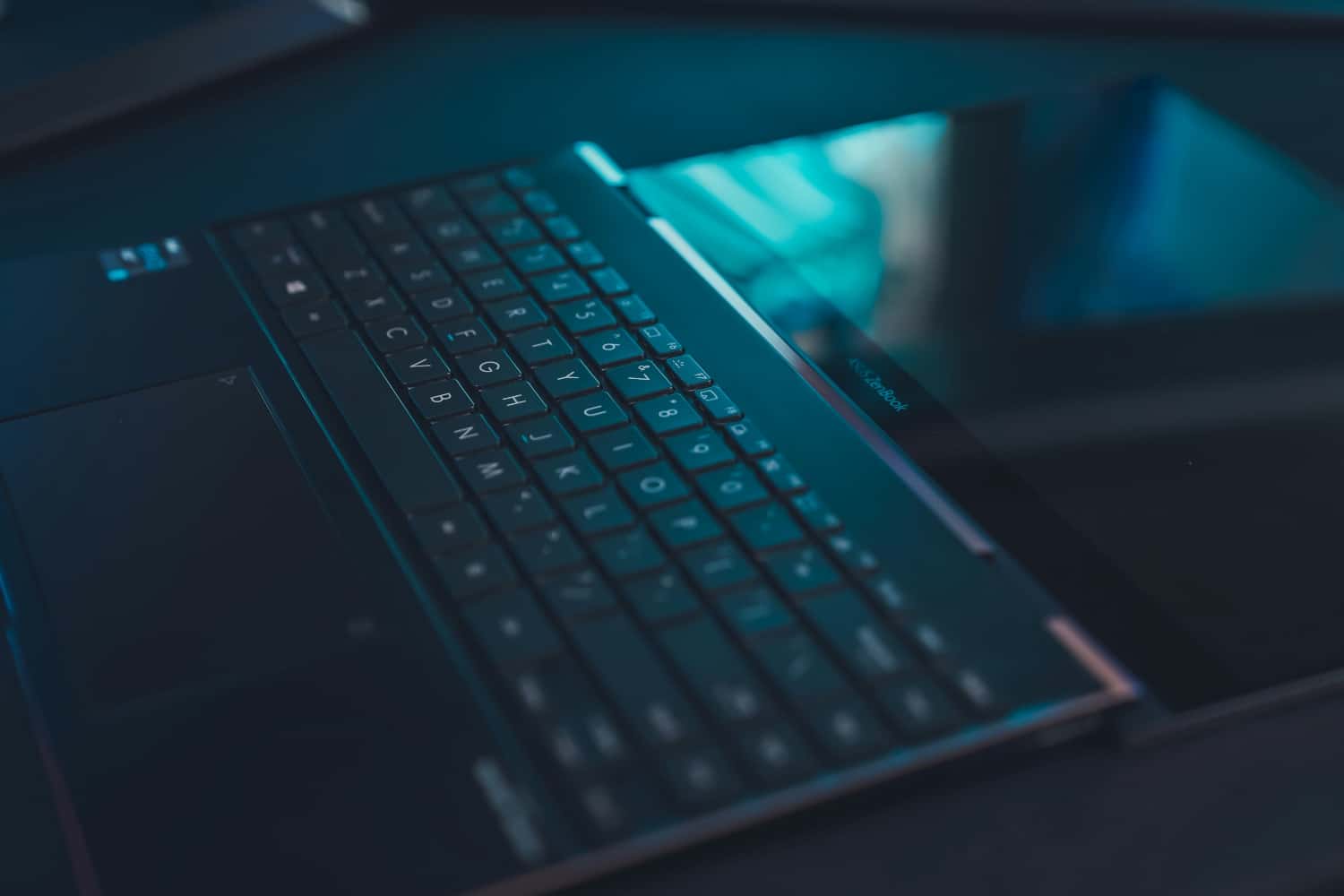 laptop dark 1
