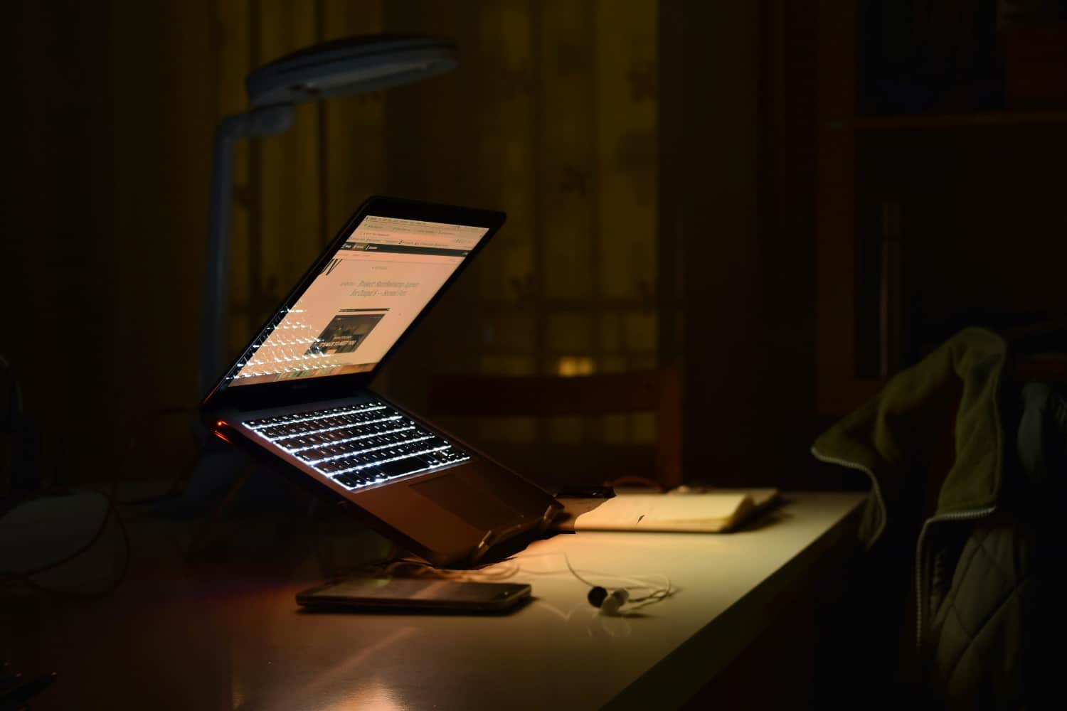 laptop hacker 18 10 24