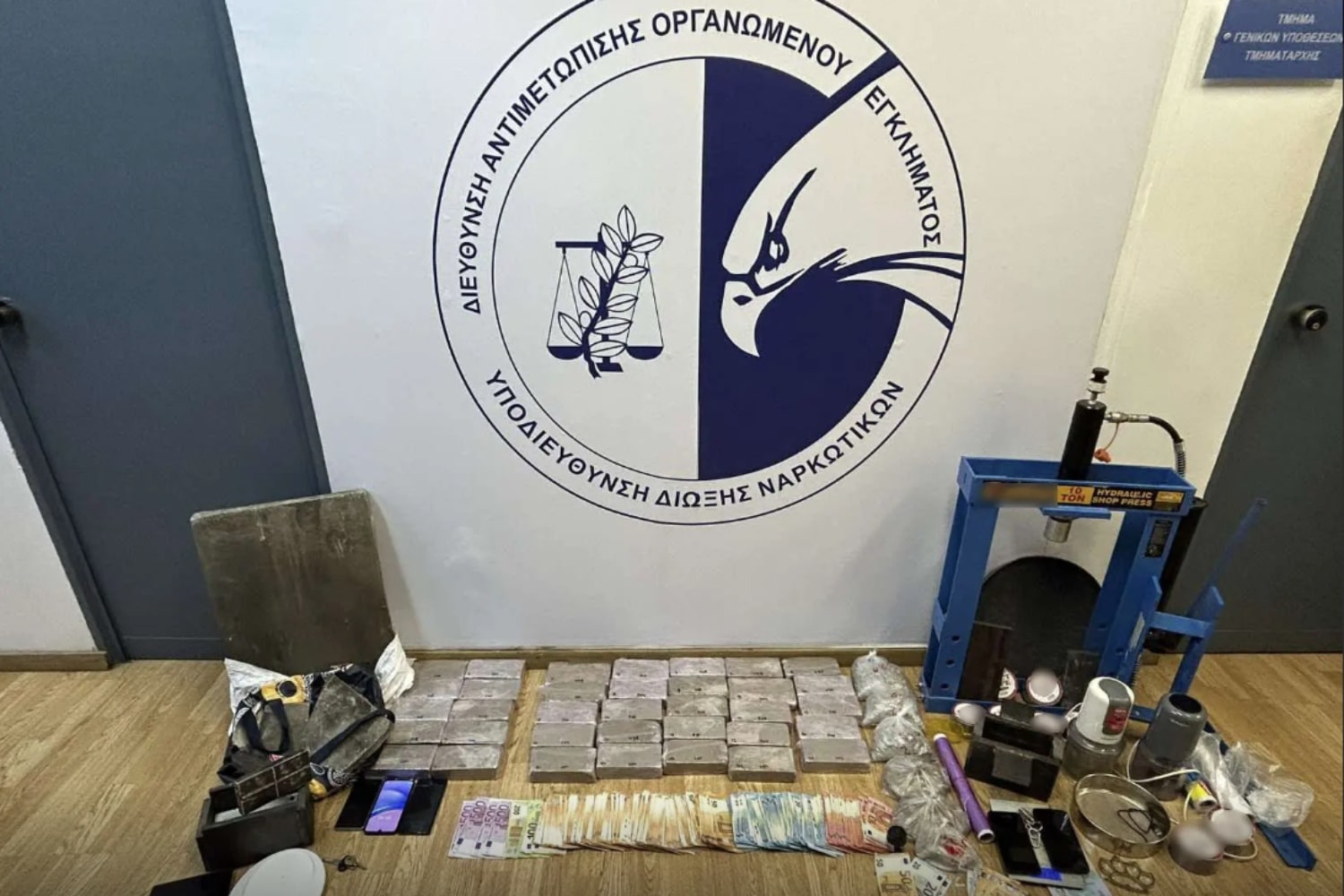 iroini elliniko fbi 8 11