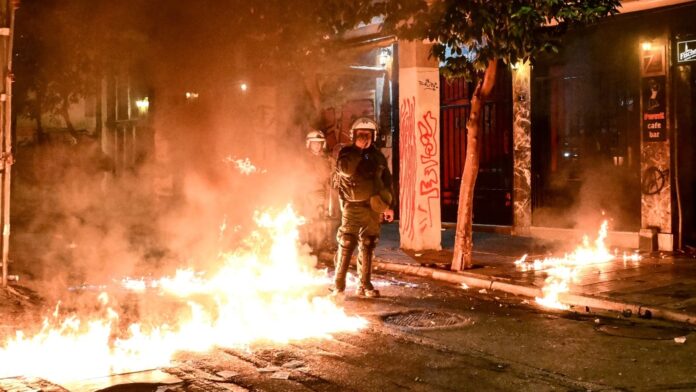 Επίθεση έξω από το τουρκικό προξενείο