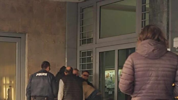 Άνδρας απειλούσε ότι θα ανατινάξει το Δικαστικό Μέγαρο – Βρέθηκε ρέπλικα όπλο στην τσάντα του