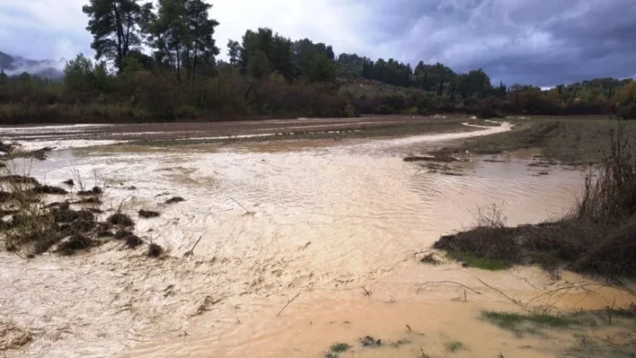 Σημαντικές ζημιές από κακοκαιρία στην περιοχή Κρεστένων και στη Φιγαλεία