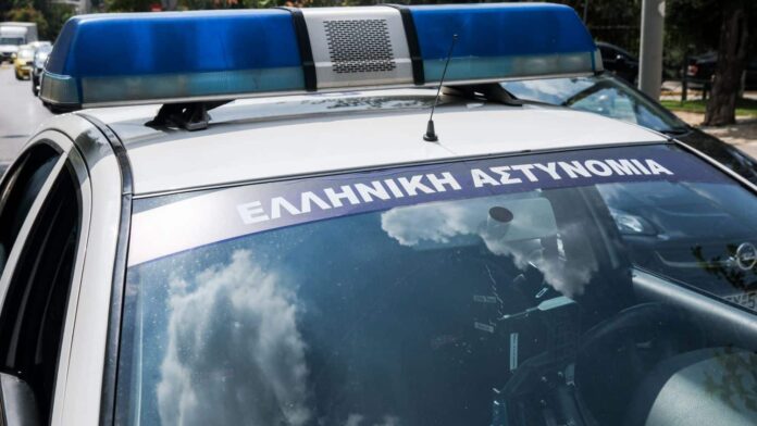 Χειροπέδες σε 38χρονο και 15χρονη που πυροβολούσαν άσκοπα έξω από σπίτι