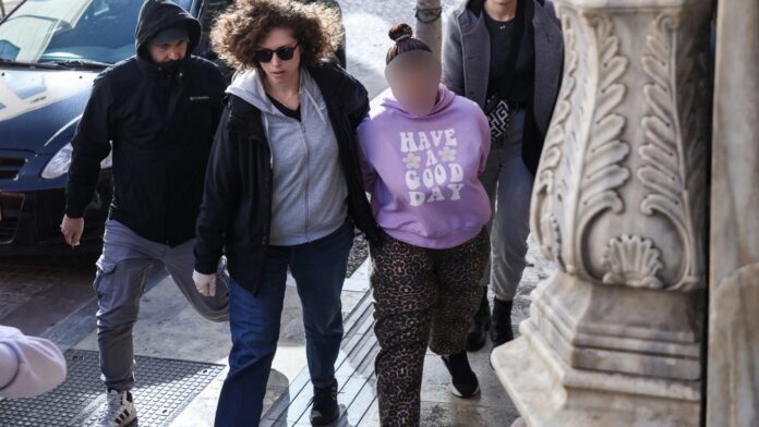 Επεισόδια έξω από τα δικαστήρια