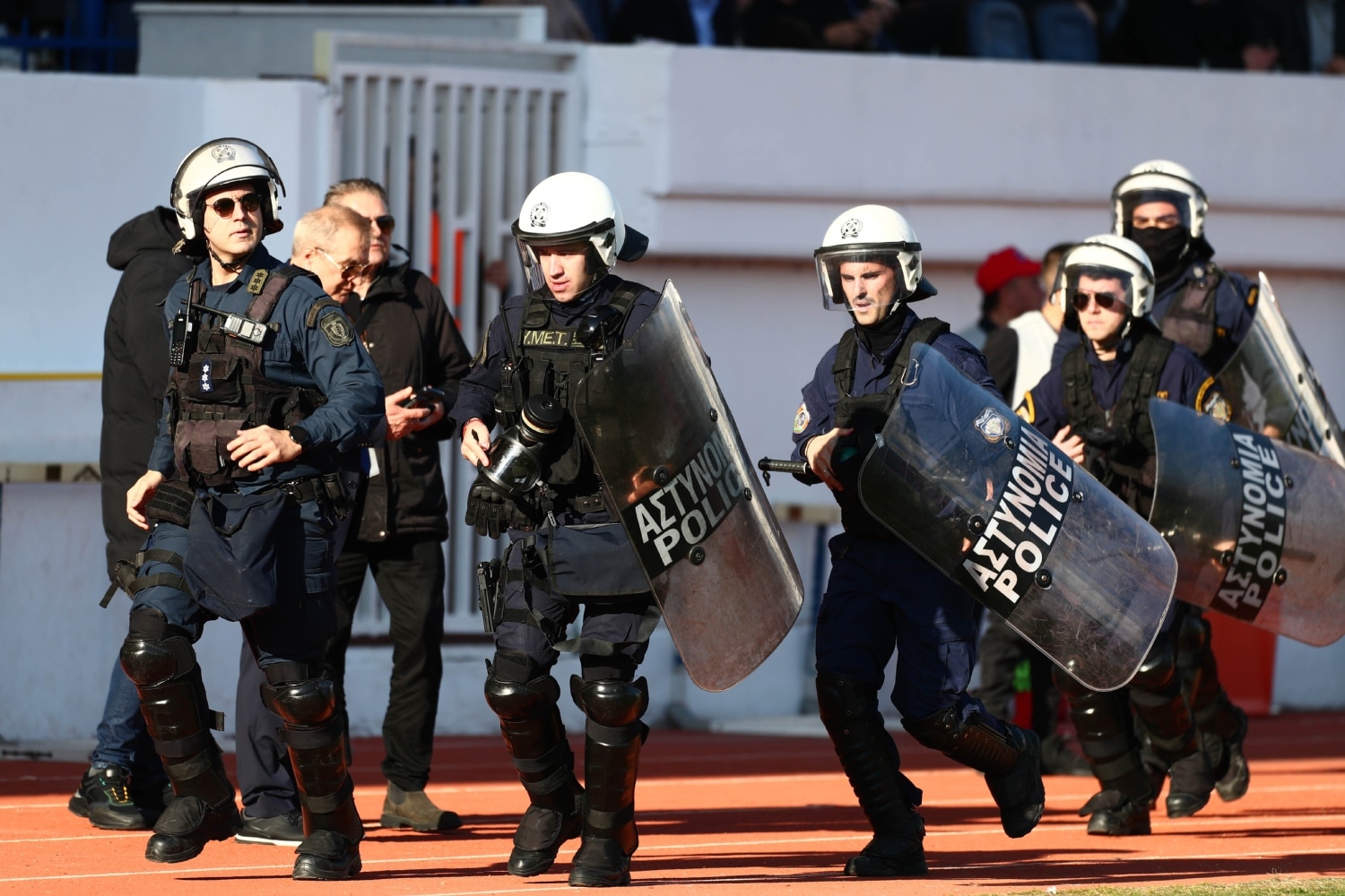 nea smirni gipedo 3 2 4