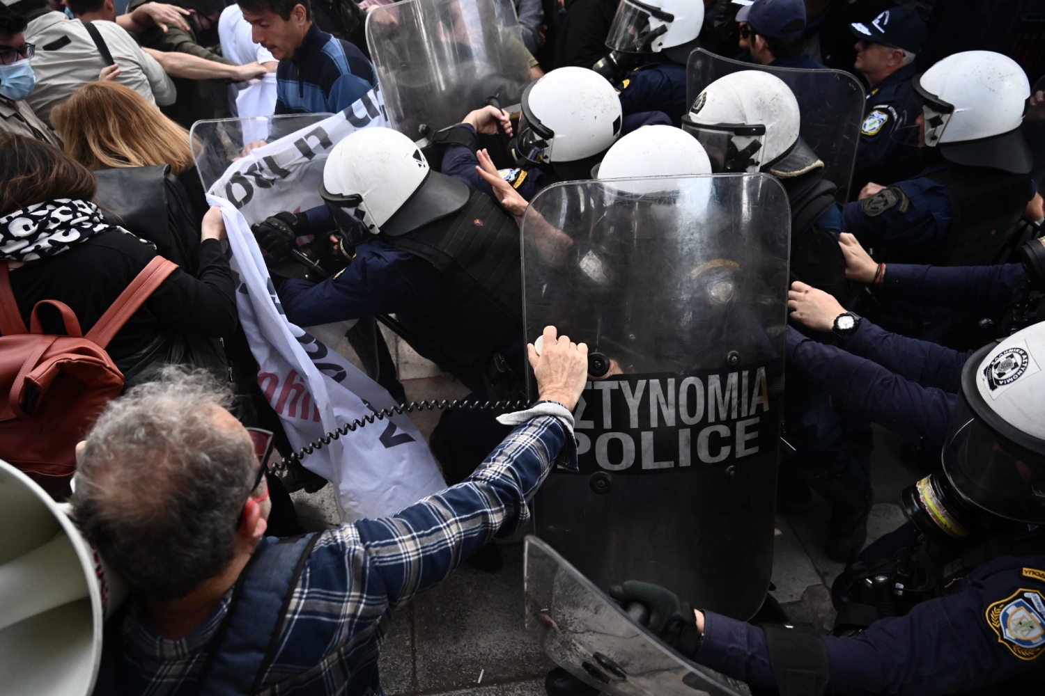 entasi athina ekpaideutikoi 3