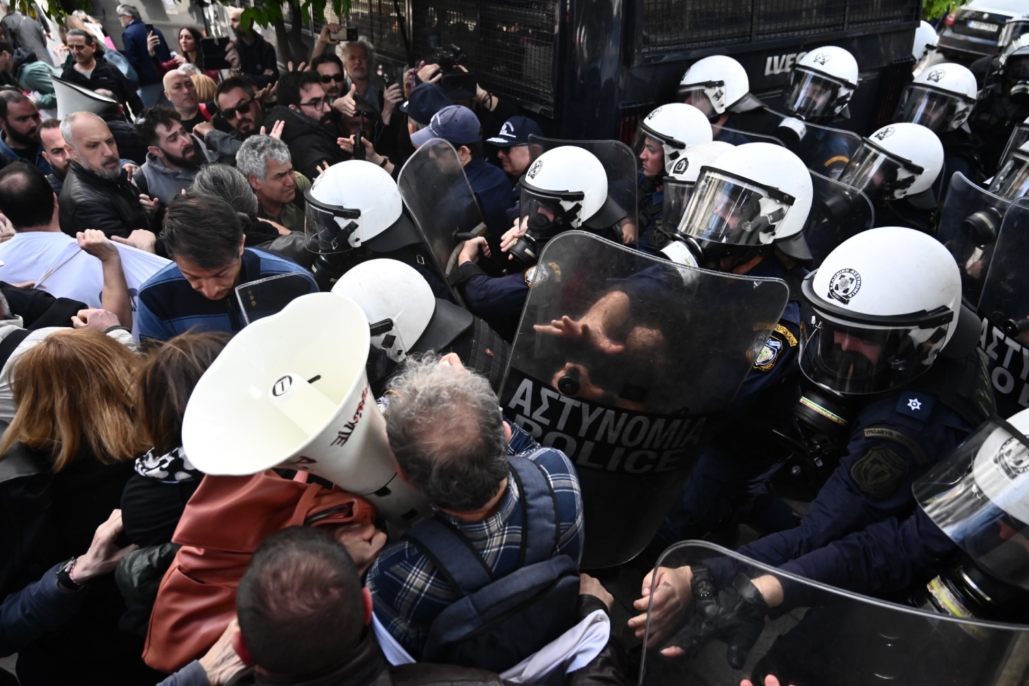 entasi athina ekpaideutikoi 4