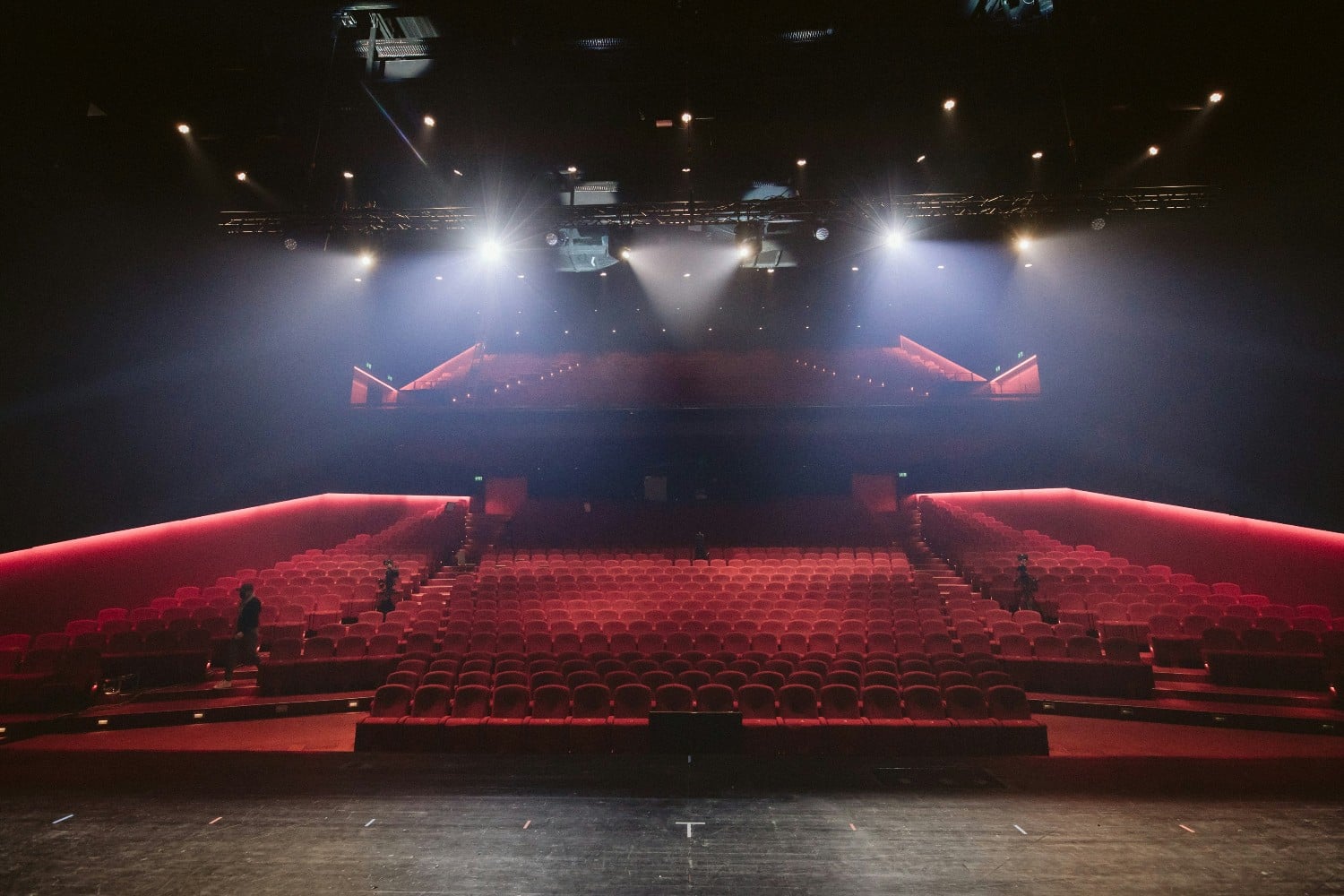 skini theatro 14 4 25