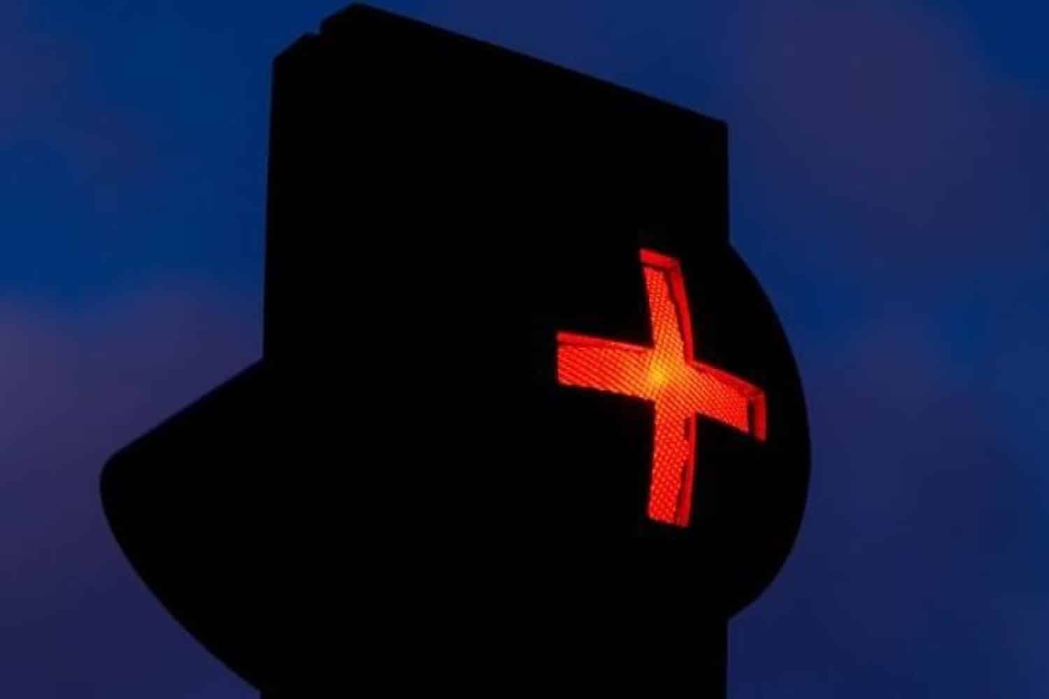 red cross traffic light 2 06 05 2025 1