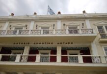 Νέο περιστατικό παραβατικότητας «ευπαθών» ανήμερα της επίσκεψης Μητσοτάκη στον Πύργο! Συνελήφθη αφού ...δάγκωσε και γρονθοκόπησε ιδιοκτήτρια επιχείρησης και αστυνομικούς!