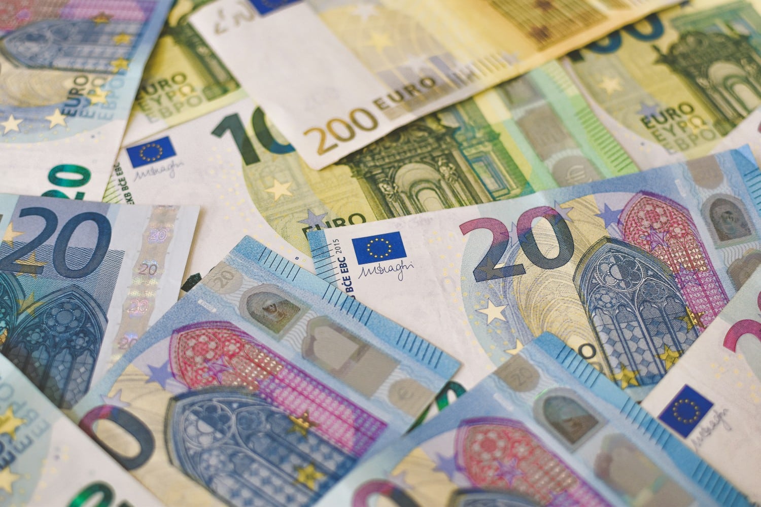 lefta xrimata euro money 14 11 2024