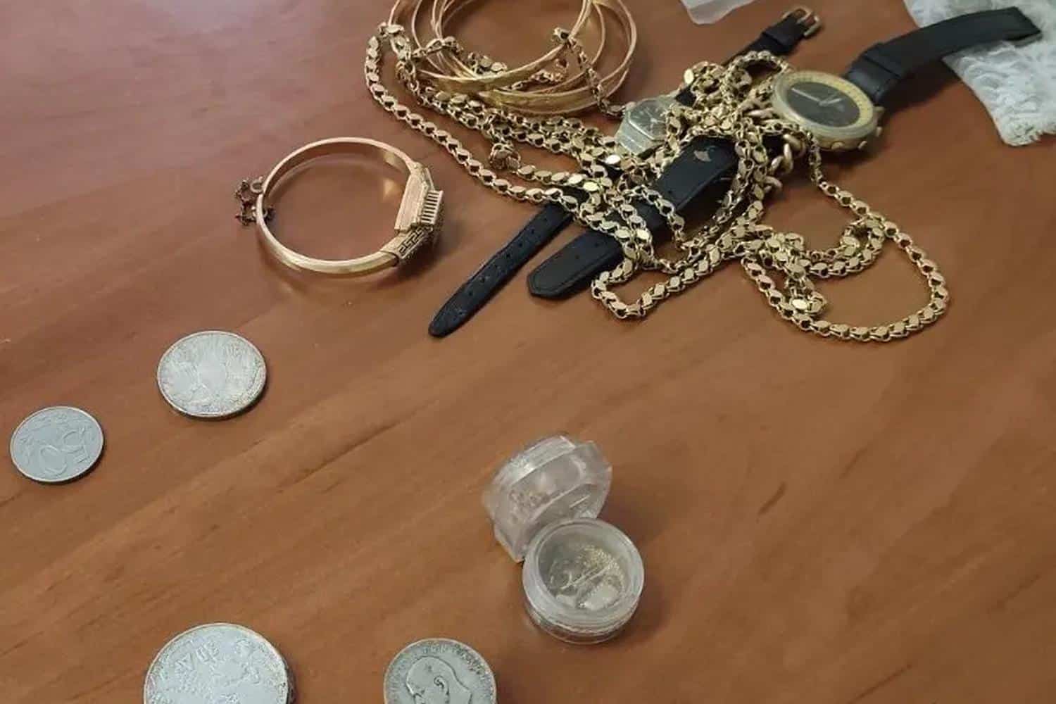 nikaia stin tsibida tou nomou dyo atoma gia klopi 11 300 evro kai kosmimaton 23 7 25