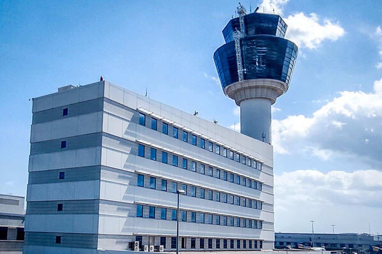 katargeitai stadiaka o periorismos ton 100ml gia ygra stis ptiseis ti provlepetai gia ta evropaika aerodromia 29 7 25
