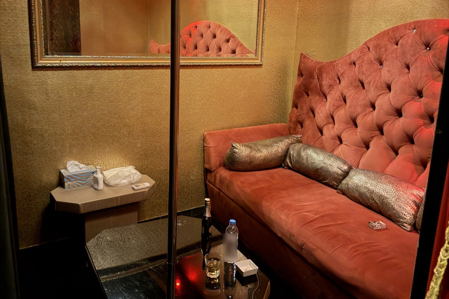 strip club kallithea 20 12 2025
