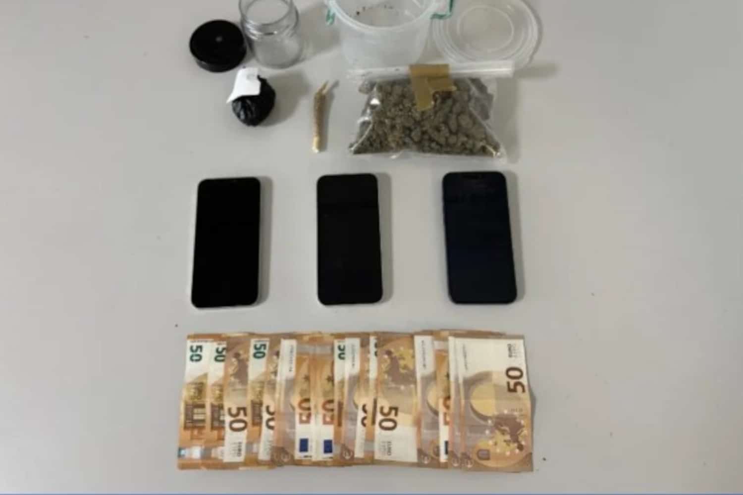 elliniko fbi narkotika 12 1