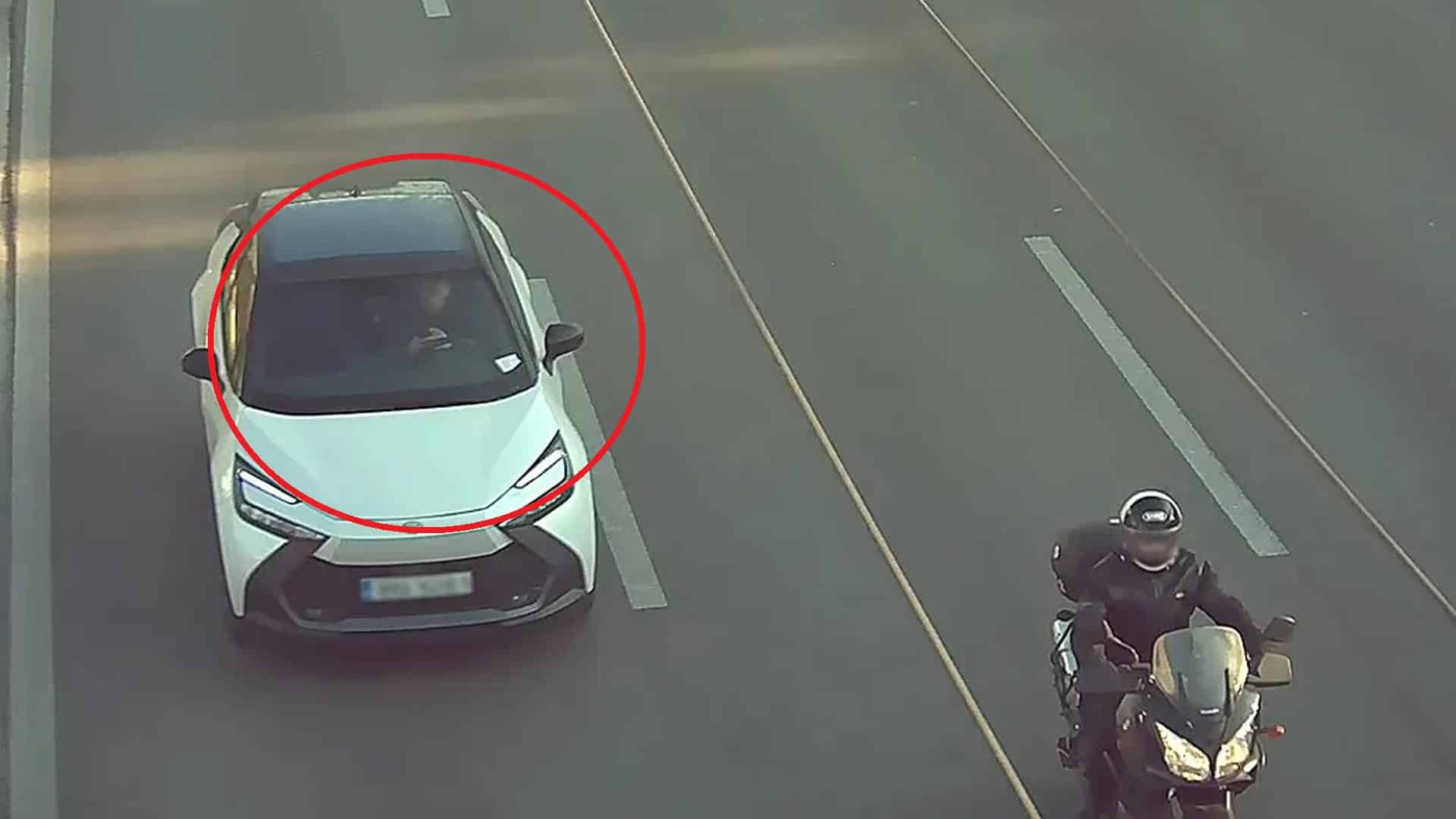eikona ai kamera