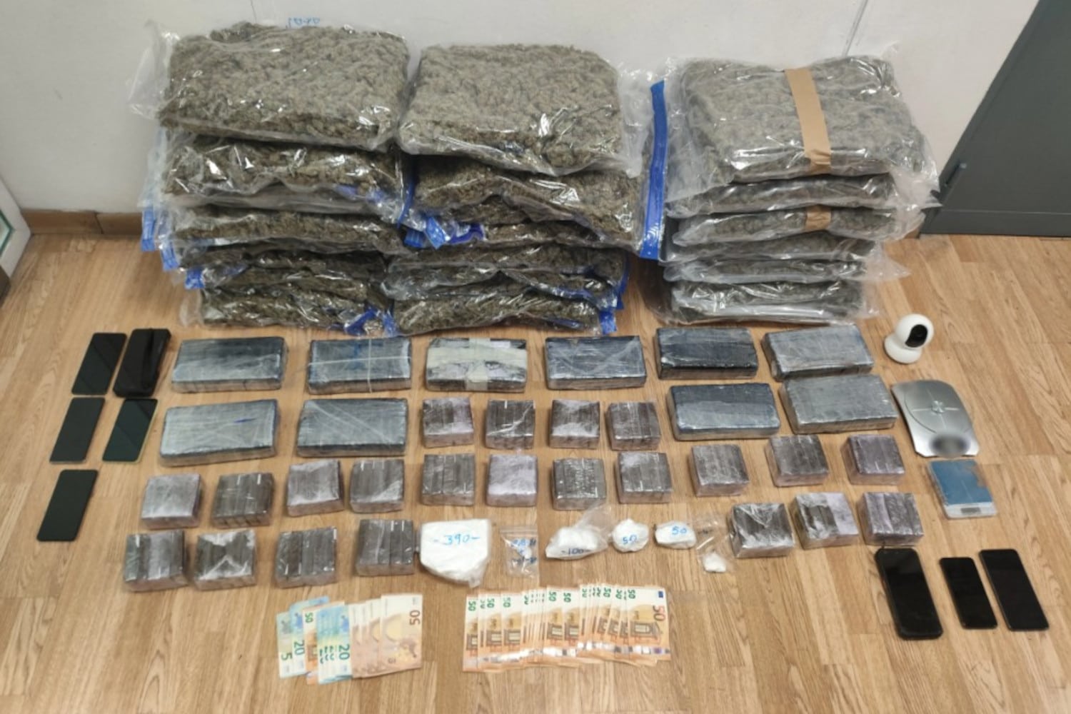 elliniko fbi narkotika 16 5