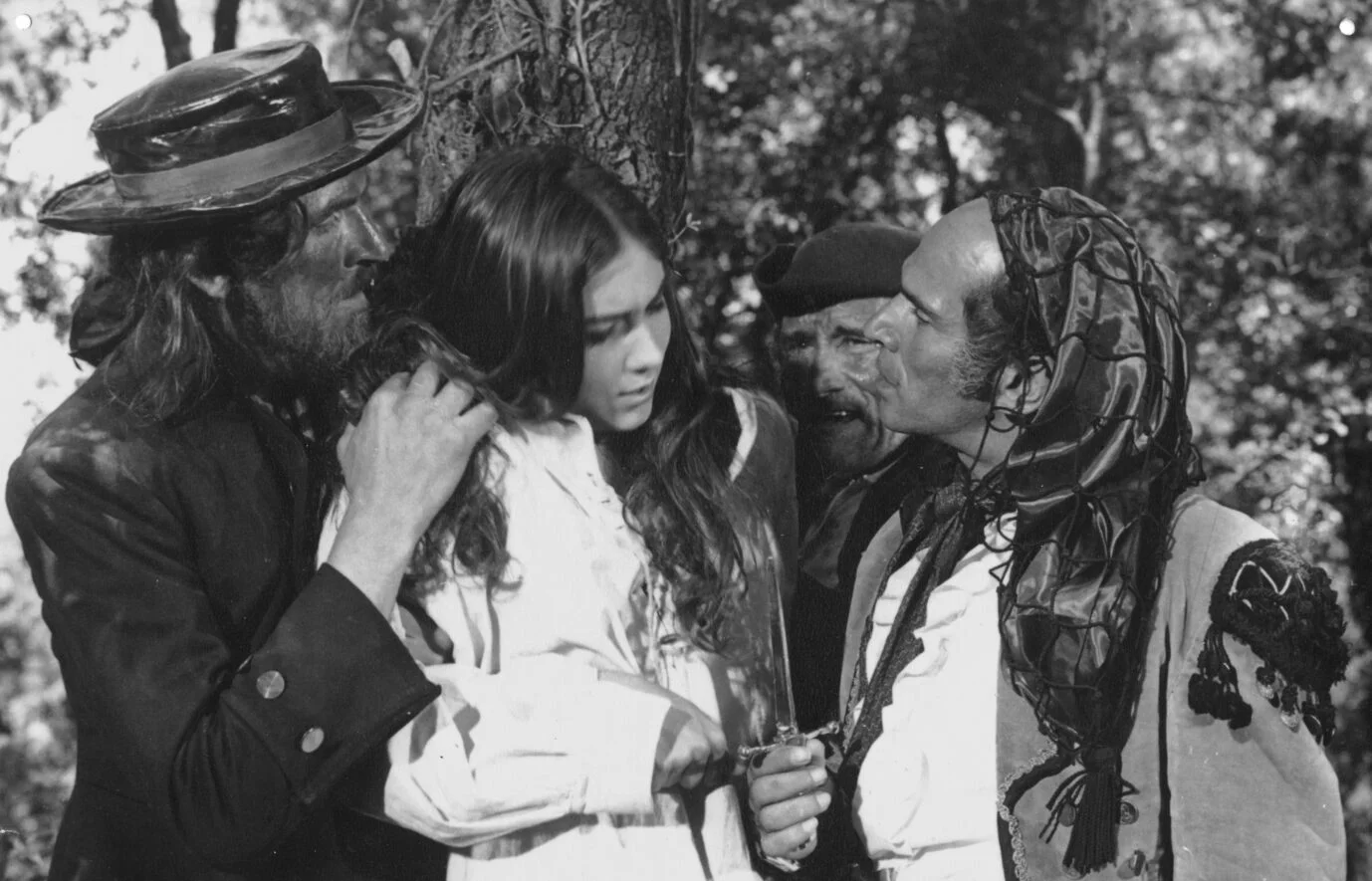 Αφιέρωμα: Η Άβυσσος του Τζέφρι Έπσταϊν - Ήταν άραγε ένας σύγχρονος Μαρκήσιος Ντε Σαντ; Μια κινηματογραφική μεταφορά του μυθιστορήματος «Justine» από το 1969 με τη Ρομίνα Πάουερ στον πρωταγωνιστικό ρόλο. | Φωτογραφία: picture alliance / COLLECTION CHRISTOPHEL - © Etablissement Sargon