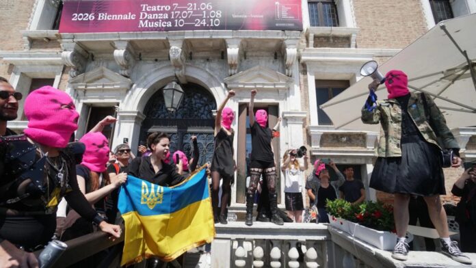 Η Μπιενάλε της Βενετίας πυροδοτεί πολιτισμική σύγκρουση εντός της ιταλικής Δεξιάς