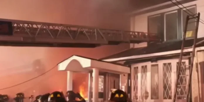 Ισχυρή έκρηξη στη Νέα Υόρκη τραυματίζει οκτώ αστυνομικούς(βίντεο)
